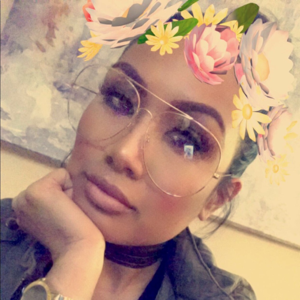 Meet your Posher, Danielle